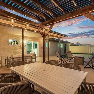  Holiday home Cozy-perfect Location-private Pool-heat Optional-sunsetfun-gcu